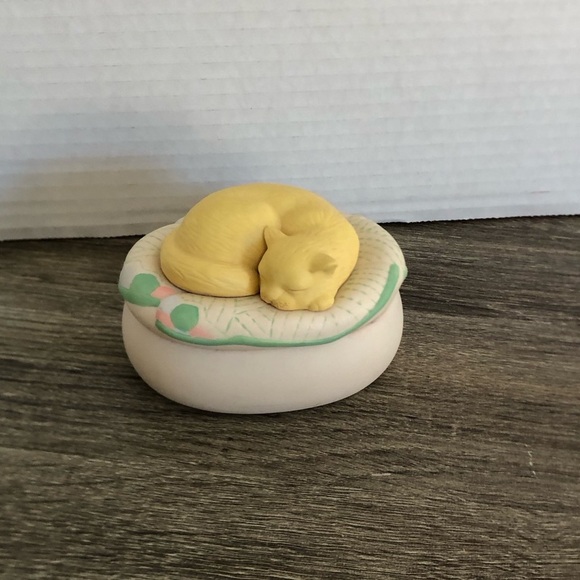 Vtg Hallmark Sleeping Cat Trinket Box - Picture 1 of 15